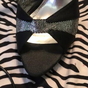 Gorgeous black and silver stiletto Sz9